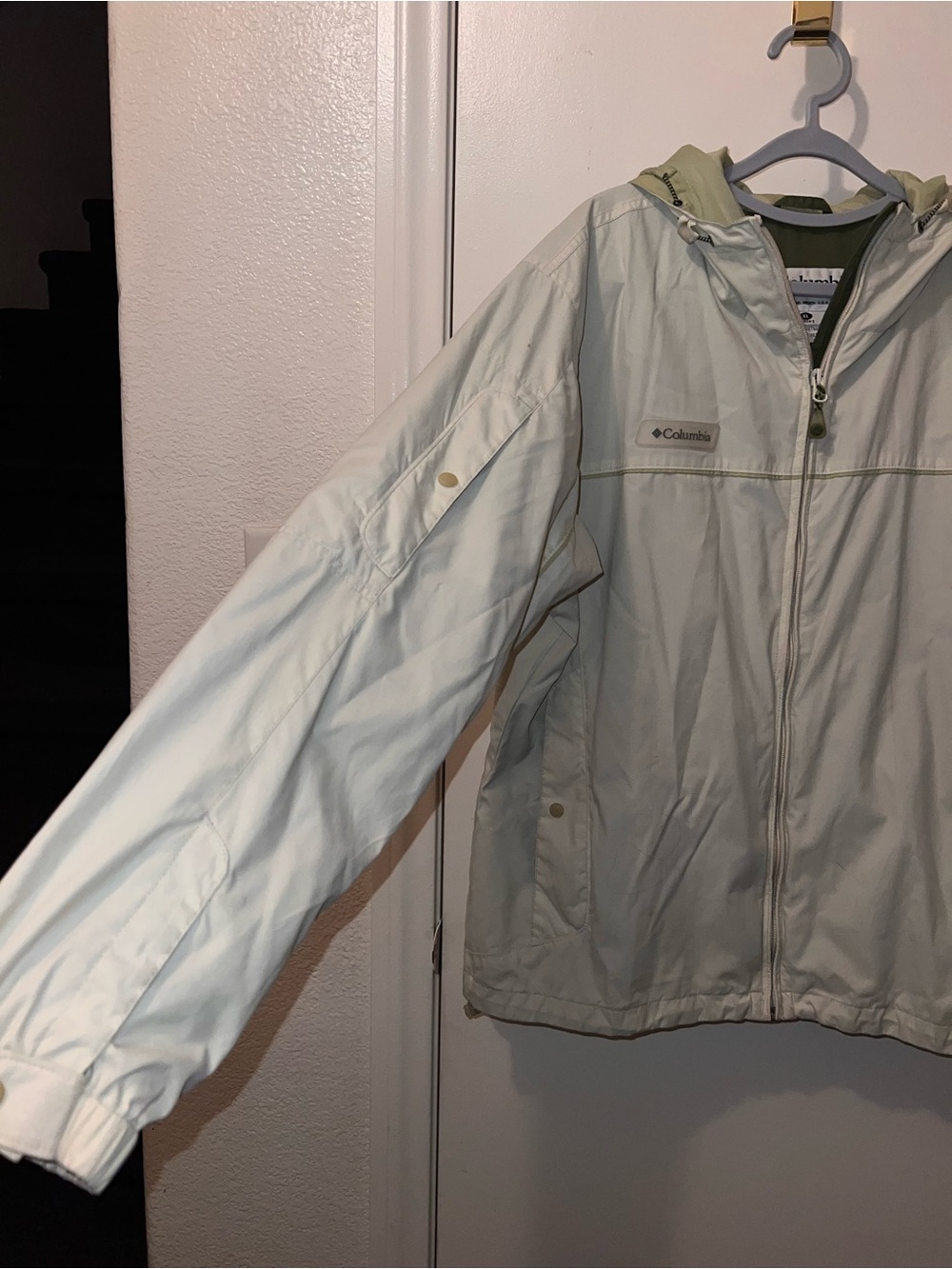 Columbia Cream Hooded Windbreaker with Pale Green Lining - Picture 3 of 7